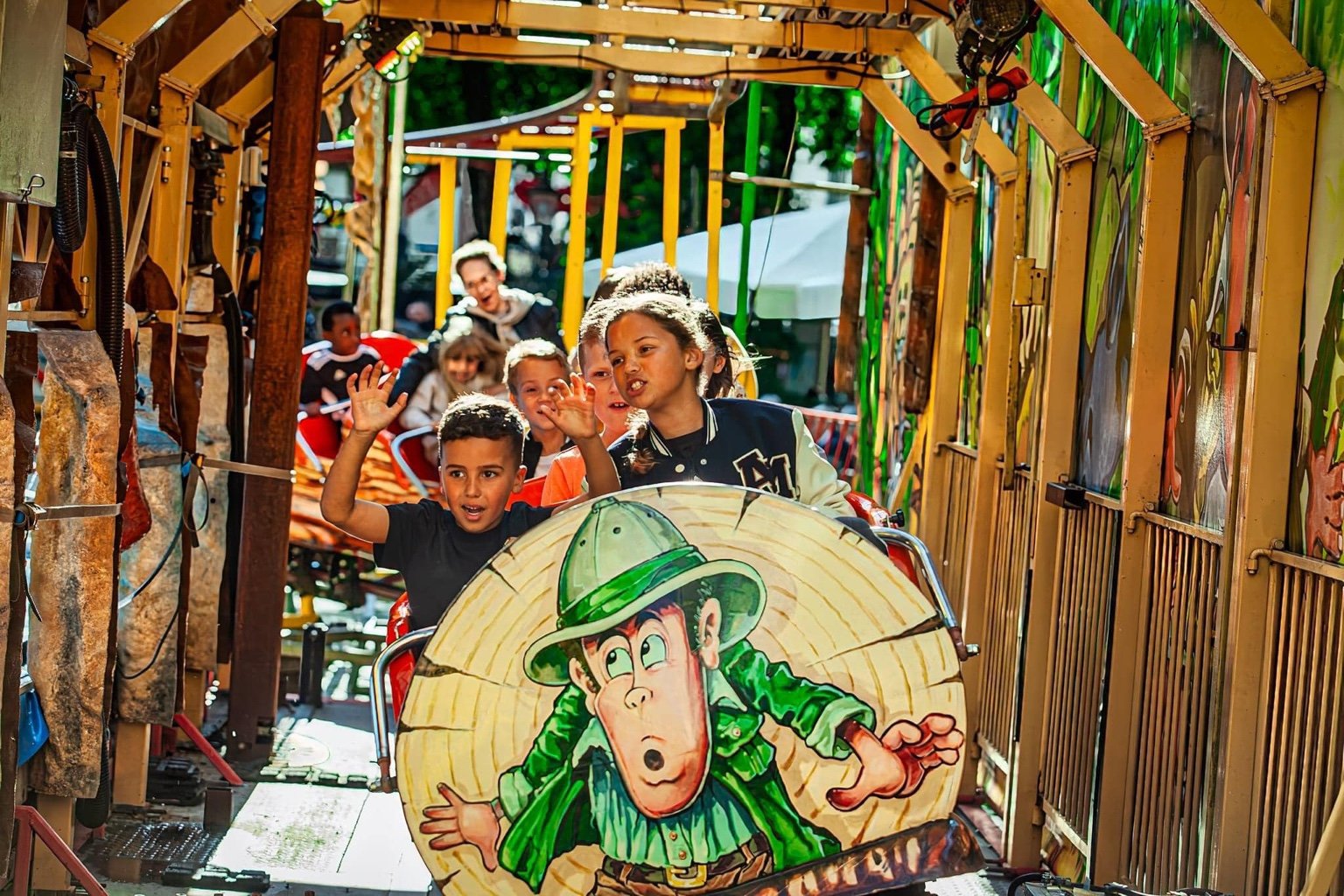 Jungle kinderachtbaan voor kinderen